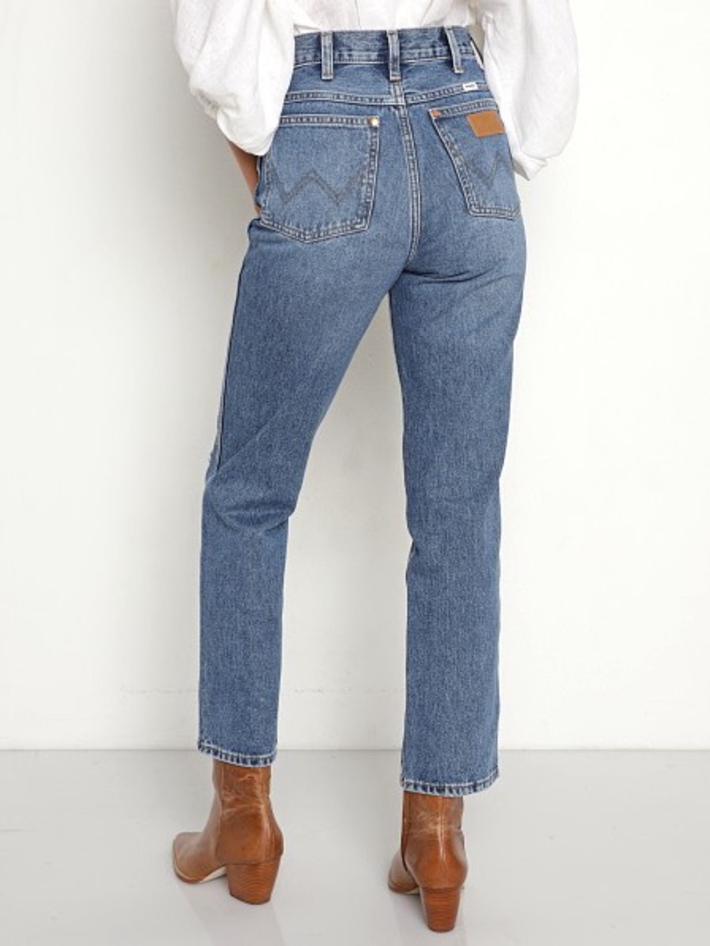 Wrangler Women's Straight Leg Jeans in Classic Blue Denim
